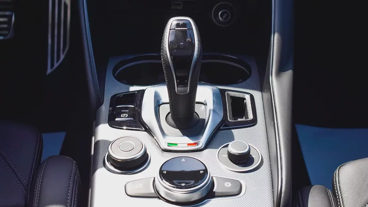 0% DP | AED 1,532/Month | Alfa Romeo | Giulia Veloce | 2022 | Gargash Warranty and Service-15-15