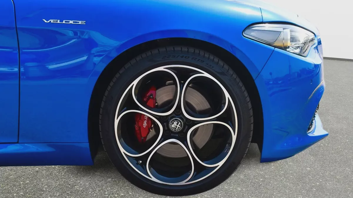 0% DP | AED 1,532/Month | Alfa Romeo | Giulia Veloce | 2022 | Gargash Warranty and Service-6-6