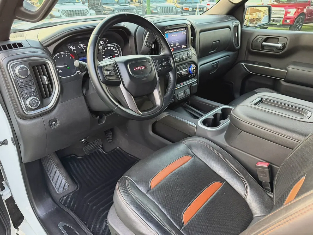 (2020) GMC SIERRA //AT4// GCC FULL OPTION -EXCELLENT CONDITION--8-8