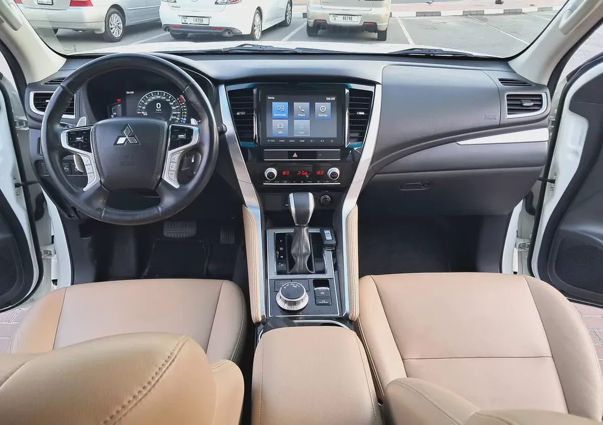 Mitsubishi Montero Sport Prime Edition GCC Specs Single Owner Used Service History From Company-16-16
