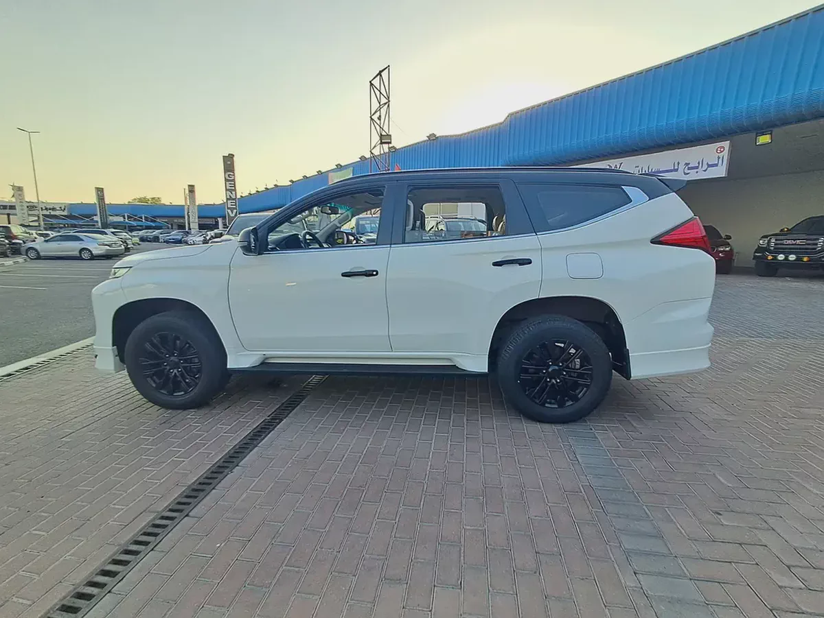 Mitsubishi Montero Sport Prime Edition GCC Specs Single Owner Used Service History From Company-7-7