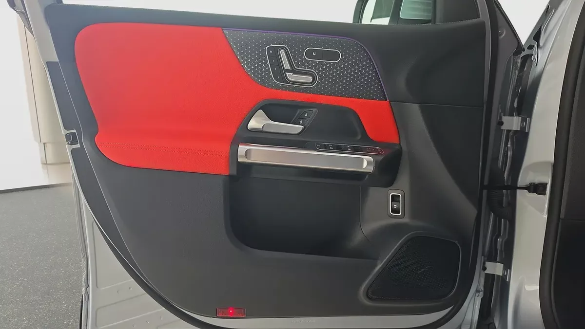 2025 Mercedes-Benz GLB 250 4MATIC | GCC Specs | 7 Seater SUV | Almost New | VSB 36806-3-3