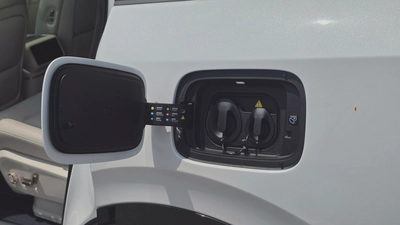 Lynk & Co 900 Ultra (White 9k)-19