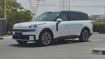 Lynk & Co 900 Ultra (White 9k)-5