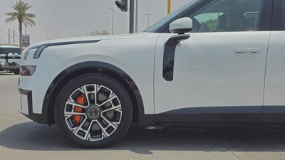 Lynk & Co 900 Ultra (White 9k)-4