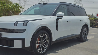 Lynk & Co 900 Ultra (White 9k)-3