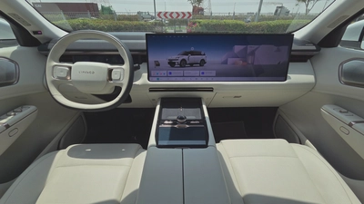 Lynk & Co 900 Ultra (White 9k)-9