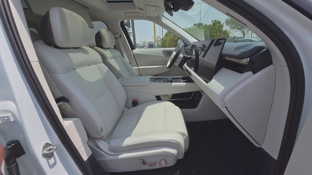 Lynk & Co 900 Ultra (White 9k)-15-15