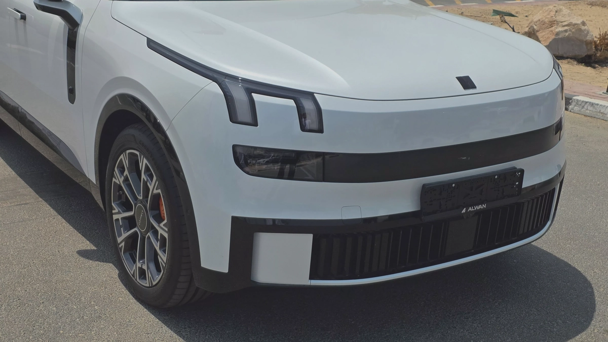 Lynk & Co 900 Ultra (White 9k)-1-1
