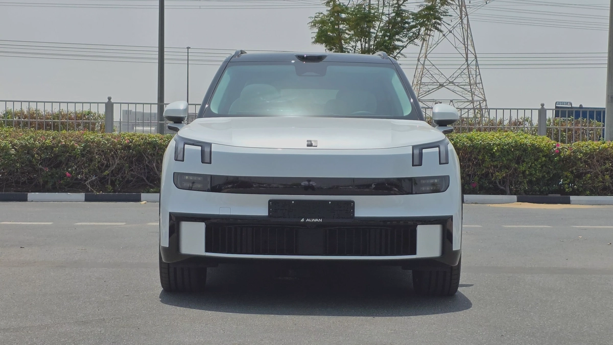 Lynk & Co 900 Ultra (White 9k)-2-2
