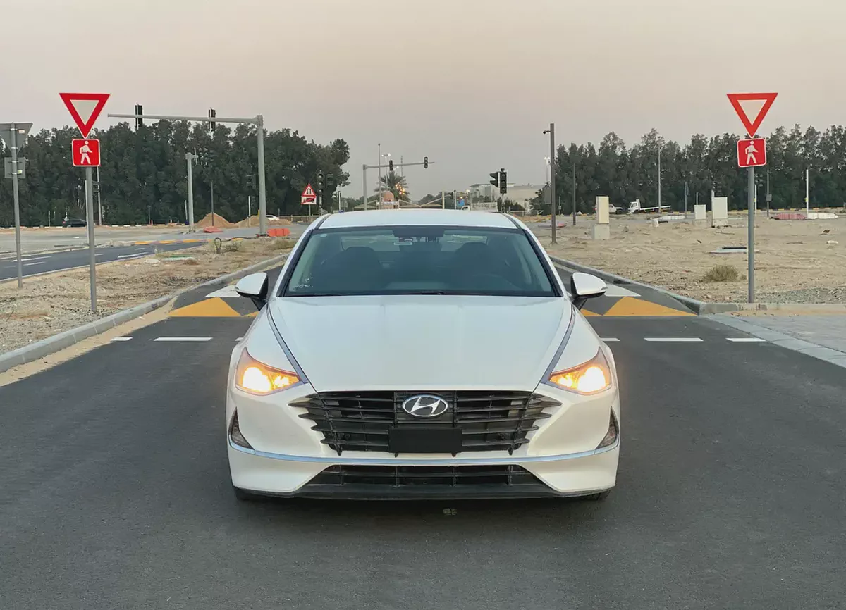 Hyundai Sonata 2021 model - GCC Specs - 2.0L 4-Cyl Hybrid engine-1-1