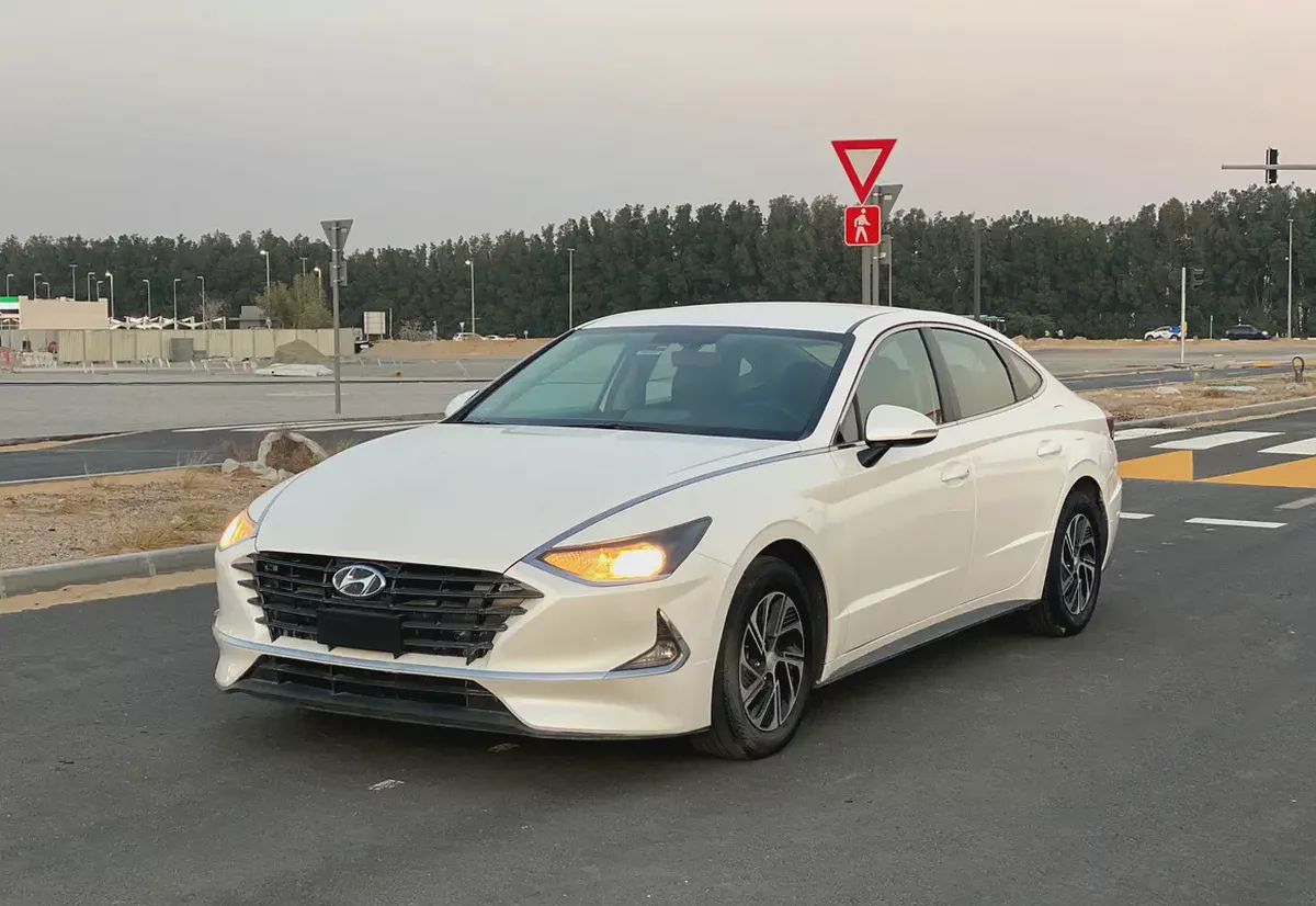 Hyundai Sonata 2021 model - GCC Specs - 2.0L 4-Cyl Hybrid engine-2-2