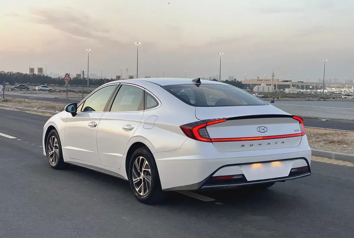 Hyundai Sonata 2021 model - GCC Specs - 2.0L 4-Cyl Hybrid engine-3-3