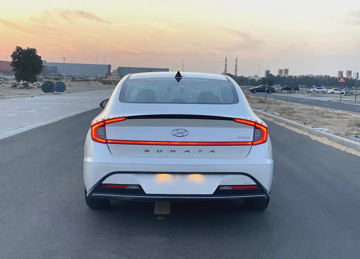 Hyundai Sonata 2021 model - GCC Specs - 2.0L 4-Cyl Hybrid engine-4-4
