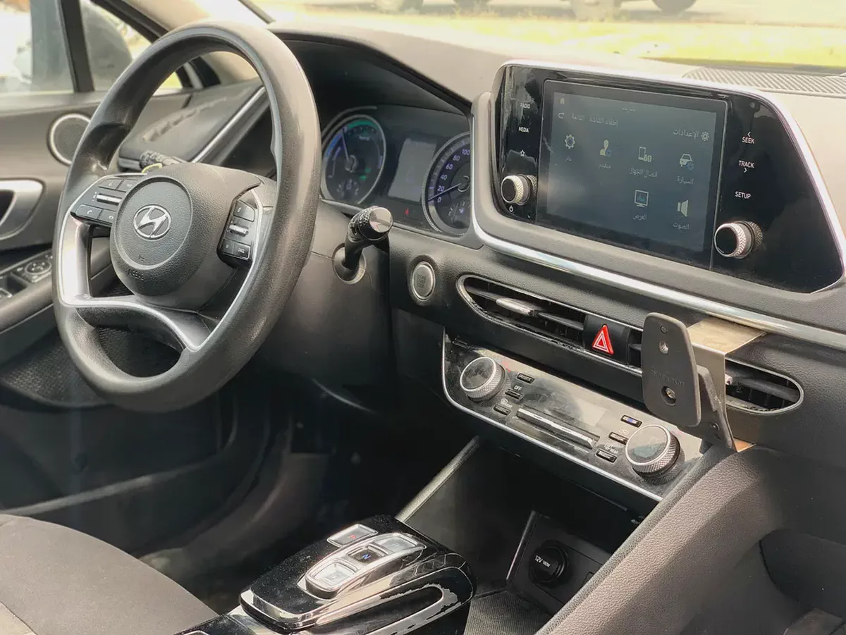 Hyundai Sonata 2021 model - GCC Specs - 2.0L 4-Cyl Hybrid engine-8-8