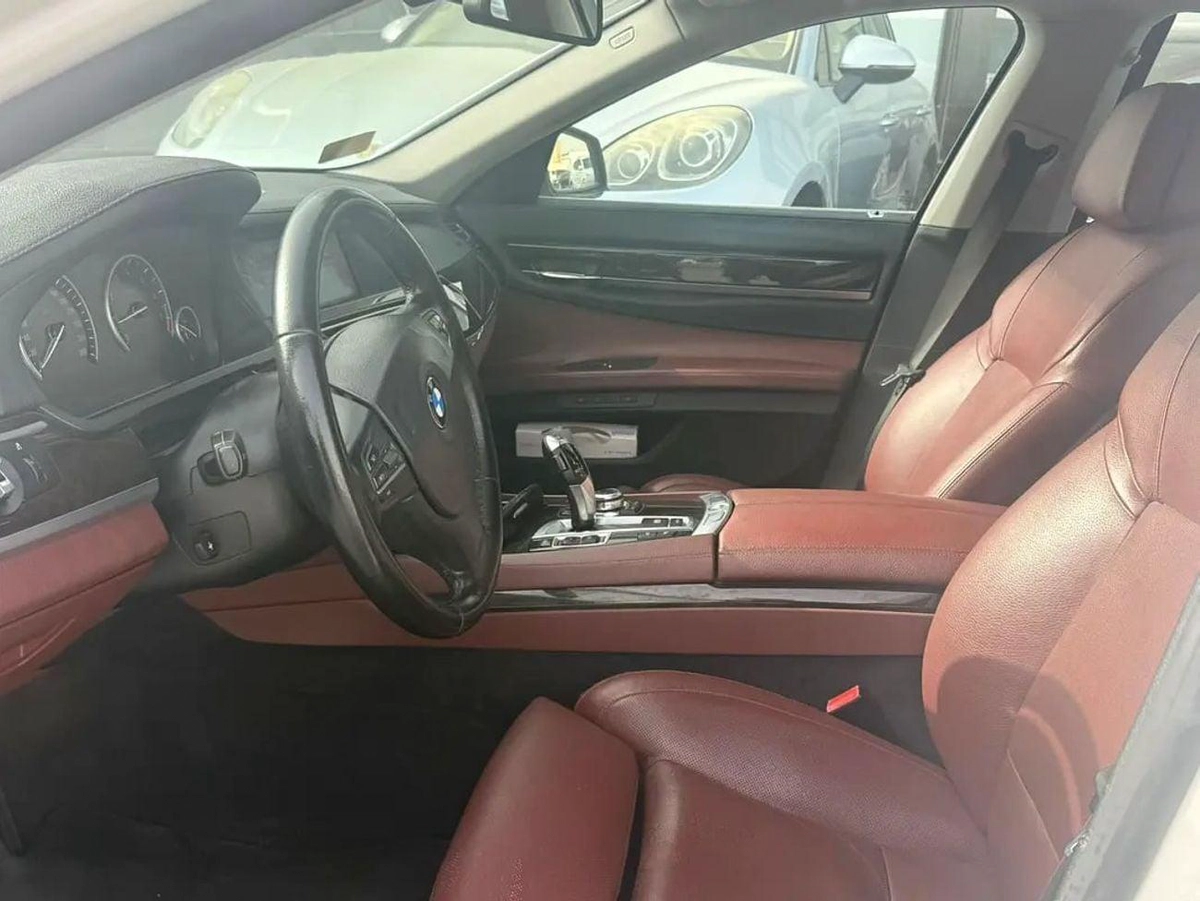 BMW 740Li EXCLUSIVE 740Li GCC Specs-4-0