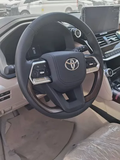 Toyota Land Cruiser VX 2025 GCC Specs - Brand New-6