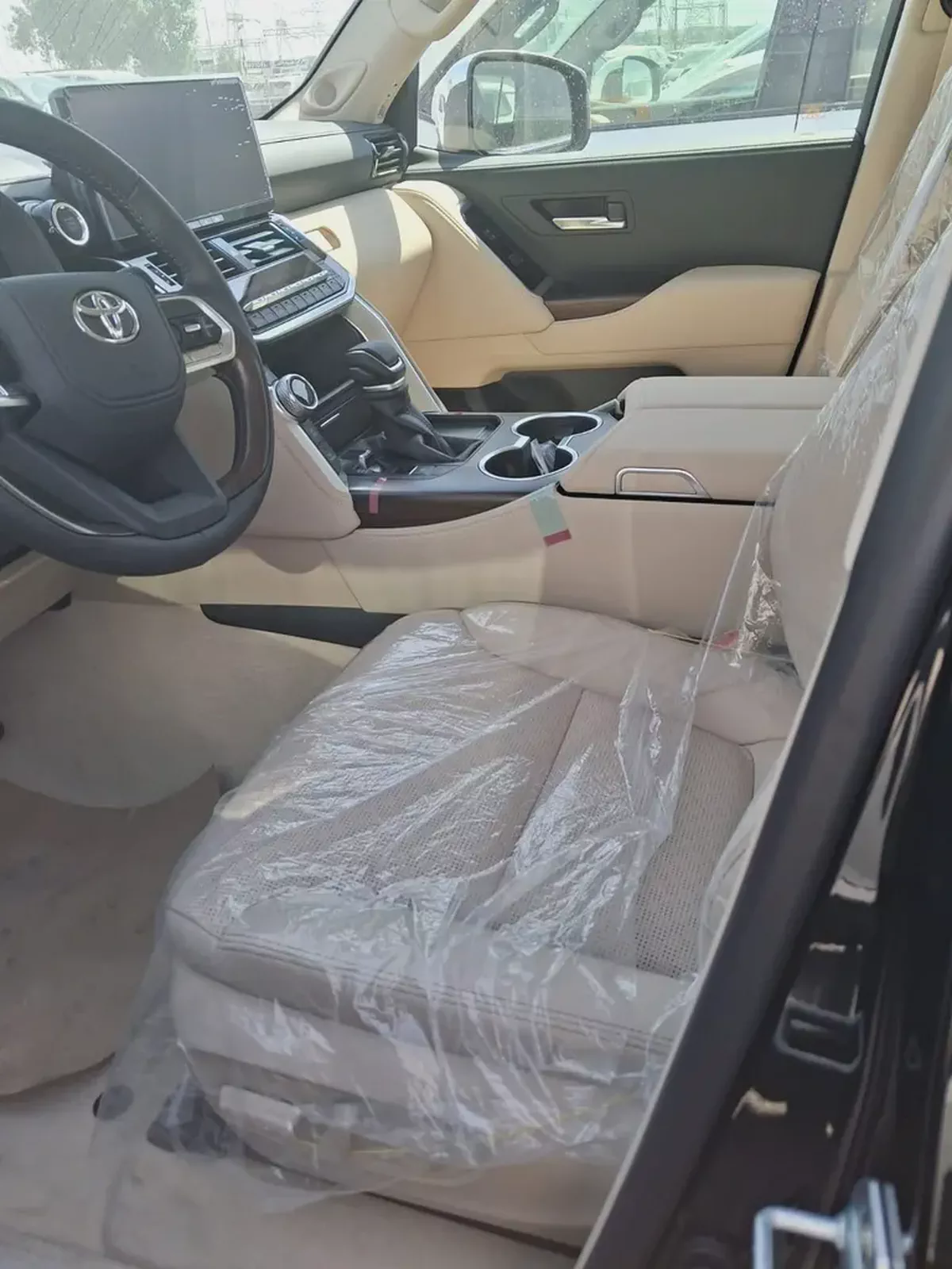 Toyota Land Cruiser VX 2025 GCC Specs - Brand New-5-5