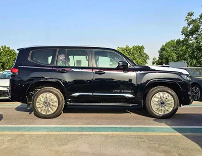Toyota Land Cruiser GXR || 3.5L PETROL V6 / SMALL DVD / BIG BUMPER / 2 PWR SEAT + LEATHER / SUNROOF / CHROME CLADDING (C-1