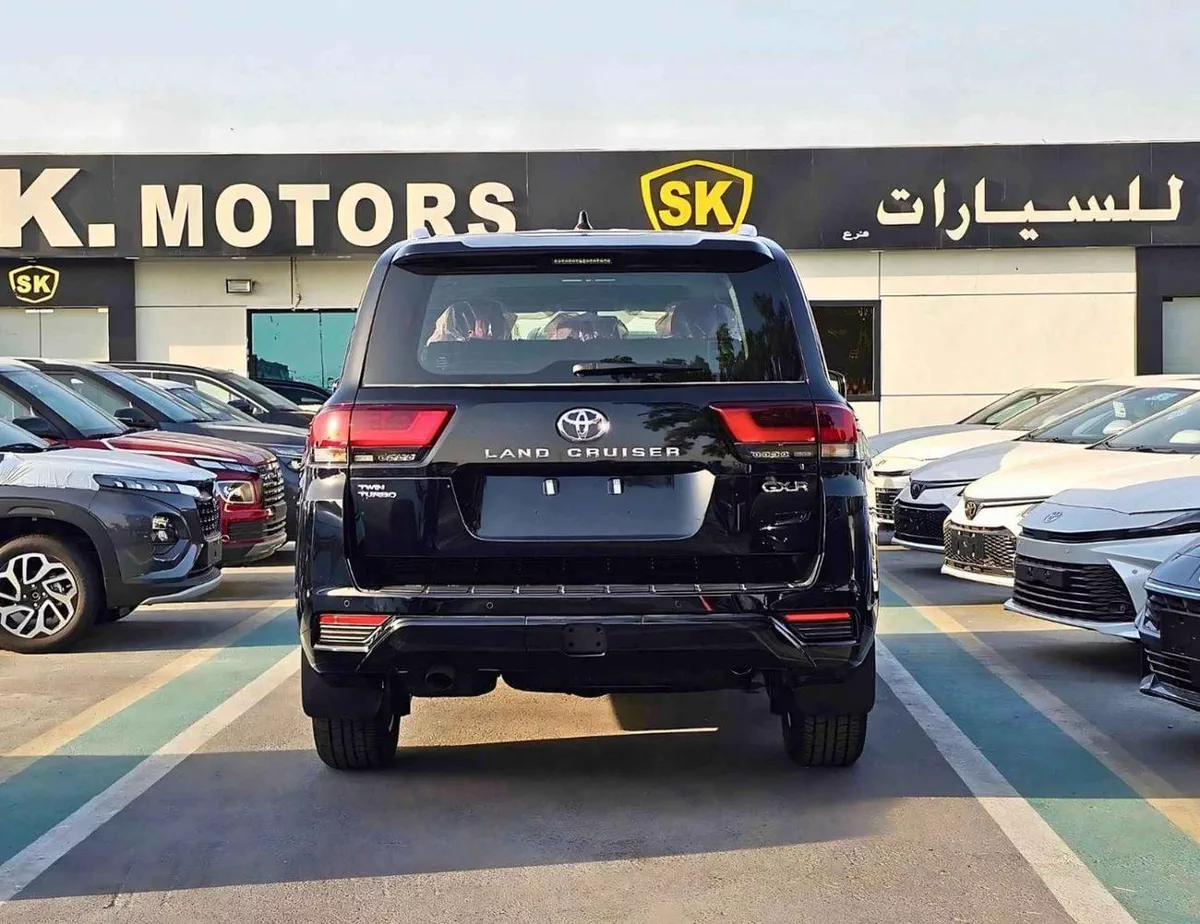 Toyota Land Cruiser GXR || 3.5L PETROL V6 / SMALL DVD / BIG BUMPER / 2 PWR SEAT + LEATHER / SUNROOF / CHROME CLADDING (C-3-0