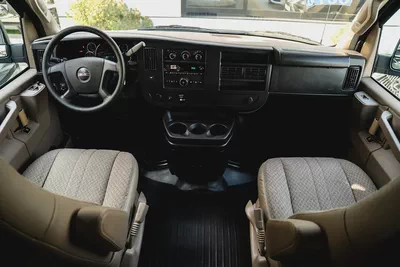 GMC Savana 3500 Cargo Extended Wheelbase 2023 GCC 6.6L V8 0Kms-7