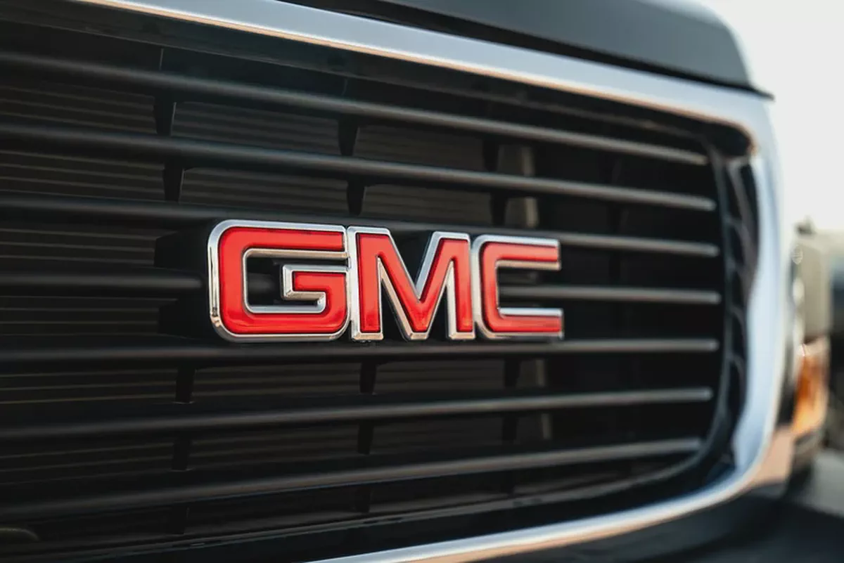 GMC Savana 3500 Cargo Extended Wheelbase 2023 GCC 6.6L V8 0Kms-1-1