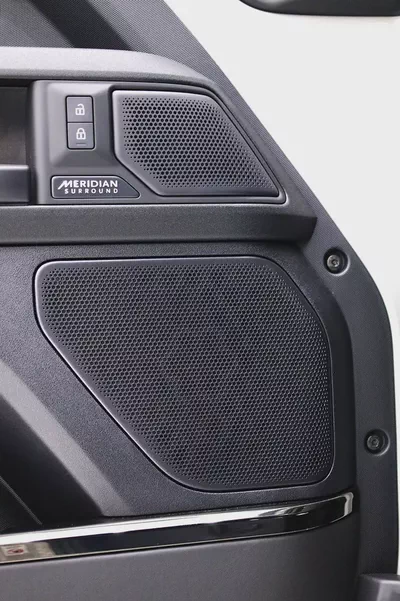 Land Rover Defender 110 Octa P635 2026 - Ultra High Performance Off-Roader-12