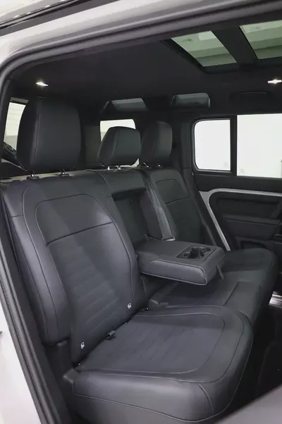 Land Rover Defender 110 Octa P635 2026 - Ultra High Performance Off-Roader-14