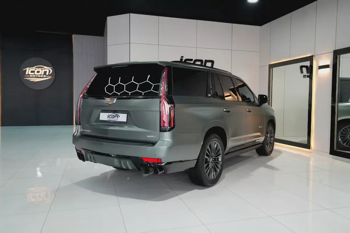 2023 Cadillac Escalade V | GCC Specs | Supercharged V8-17-17