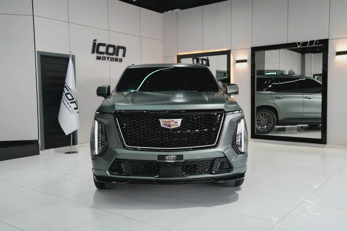 2023 Cadillac Escalade V | GCC Specs | Supercharged V8-1-1