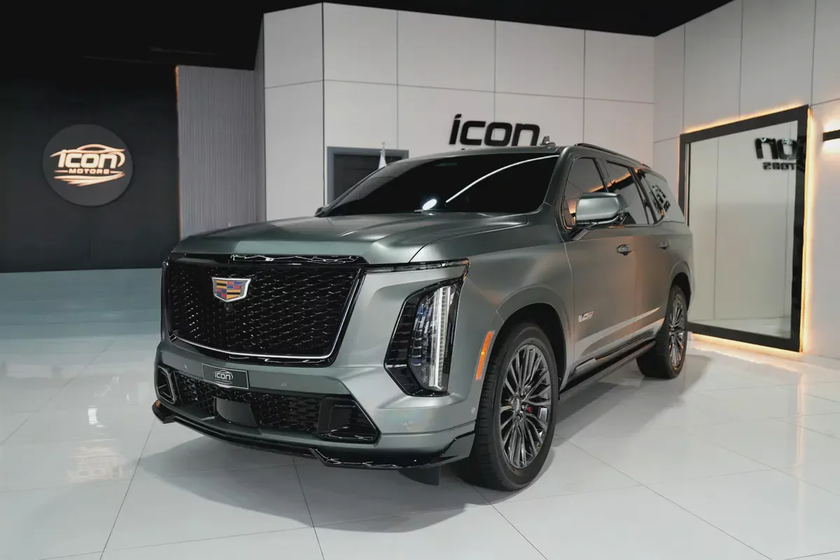 2023 Cadillac Escalade V | GCC Specs | Supercharged V8-2-2