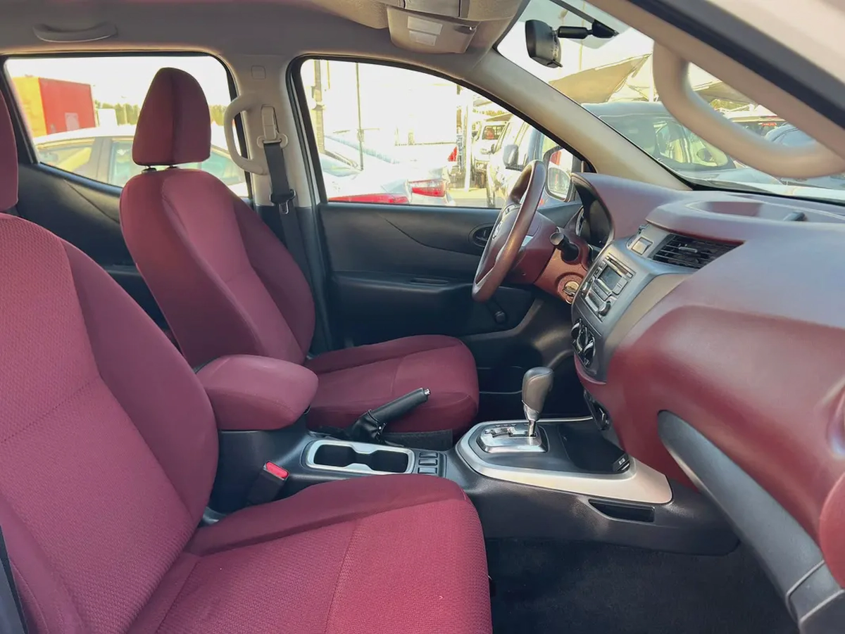 2020 | Nissan Navara | 4X2 | Automatic | Ref#983-10-10