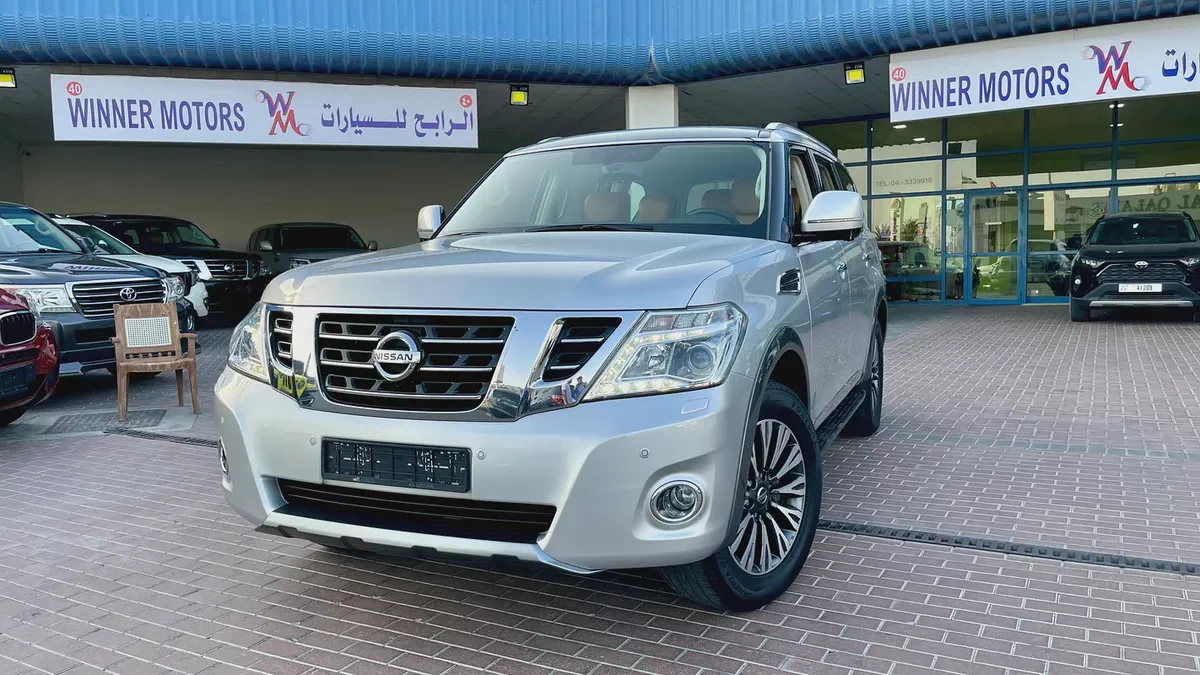 Nissan patrol SE platinum V6 full options original paint 100% Free Accident single ouner No issues-1-1