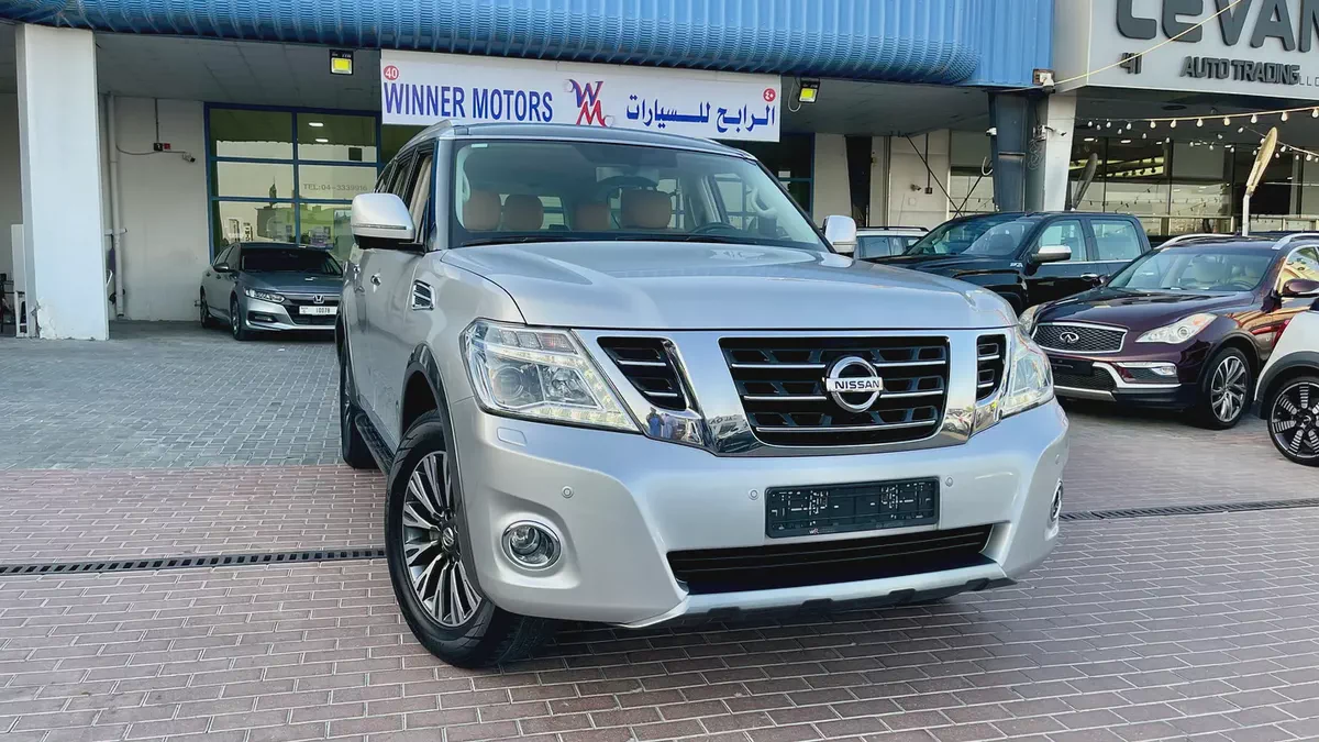 Nissan patrol SE platinum V6 full options original paint 100% Free Accident single ouner No issues-4-4