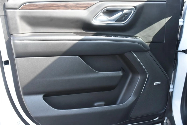 CHEVROLET SUBURBAN LT 6 SEATS 2022 | WHITE