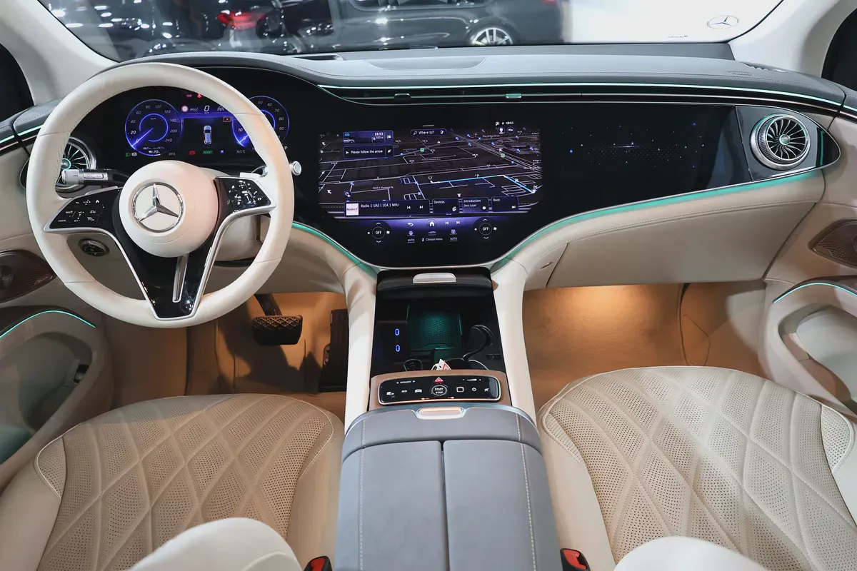 2023 Mercedes-Benz EQS 450 4MATIC-SUV-8000KM-GCC SPECS-PRISTINE CONDITION-10-10