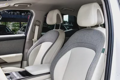 Genesis GV60 Electric 2022 | Korean Specs | Clean Title | 26K KM | White | جينسس GV60 كهرباء 2022 وا-11