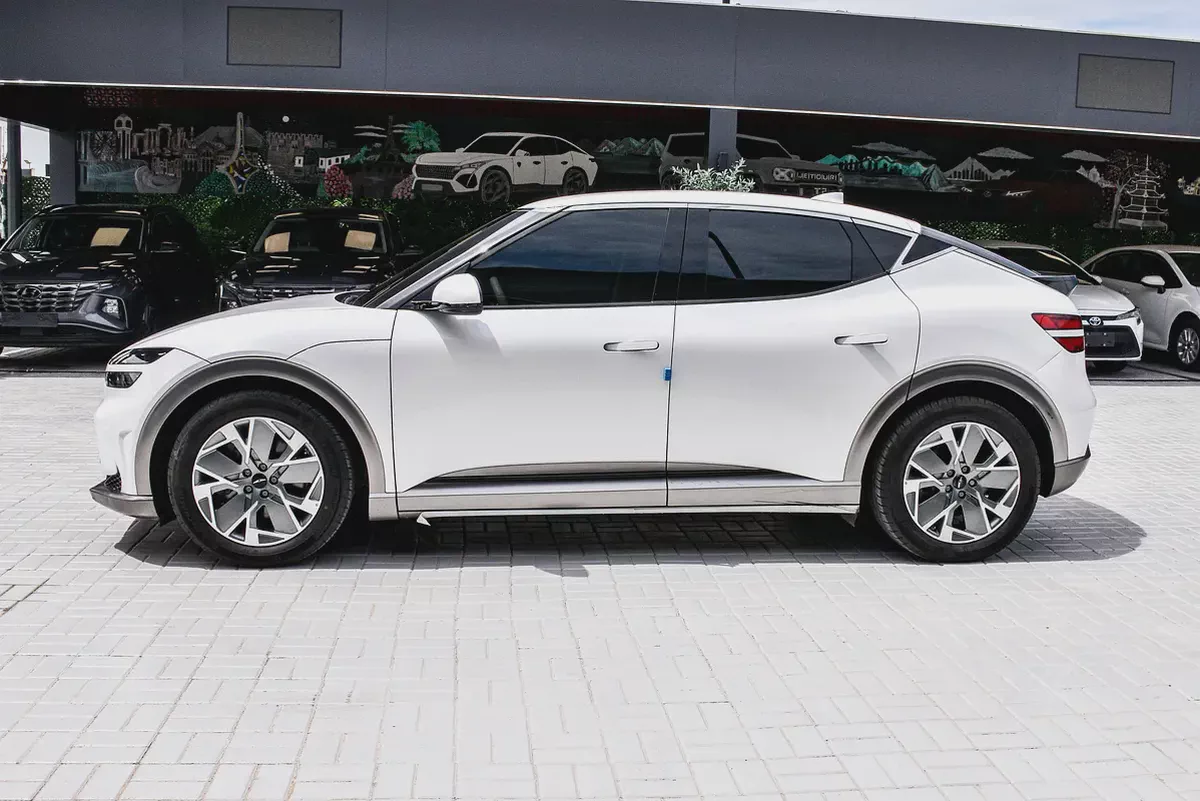Genesis GV60 Electric 2022 | Korean Specs | Clean Title | 26K KM | White | جينسس GV60 كهرباء 2022 وا-3-3
