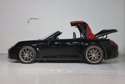 Porsche 911 Carrera 2025 GCC Specs-14000KM-UNDER WARRANTY  SERVICE-PRISTINE CONDITION-8