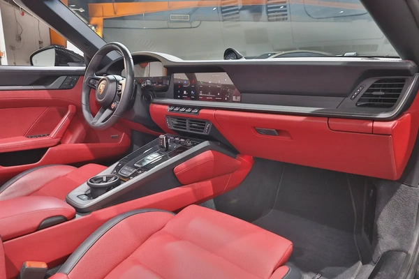 Porsche 911 Carrera 2025 GCC Specs-14000KM-UNDER WARRANTY  SERVICE-PRISTINE CONDITION
