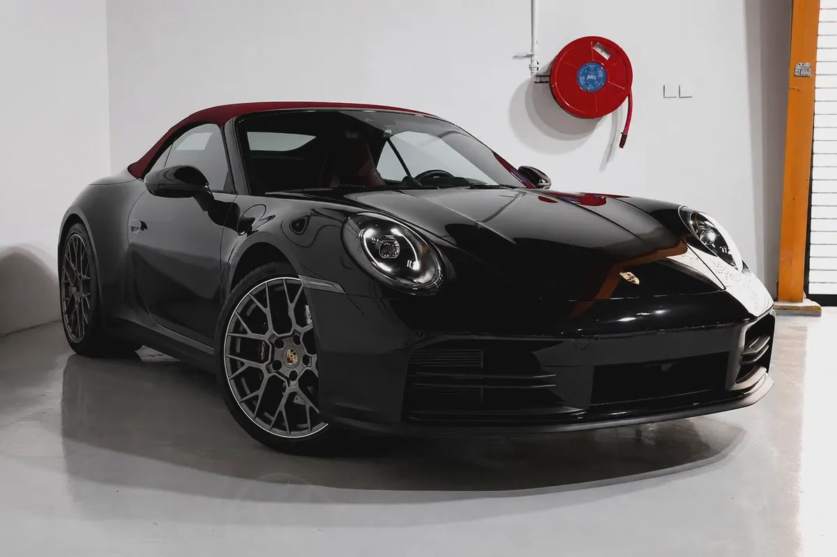 Porsche 911 Carrera 2025 GCC Specs-14000KM-UNDER WARRANTY  SERVICE-PRISTINE CONDITION-1-1