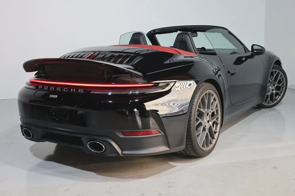 Porsche 911 Carrera 2025 GCC Specs-14000KM-UNDER WARRANTY  SERVICE-PRISTINE CONDITION
