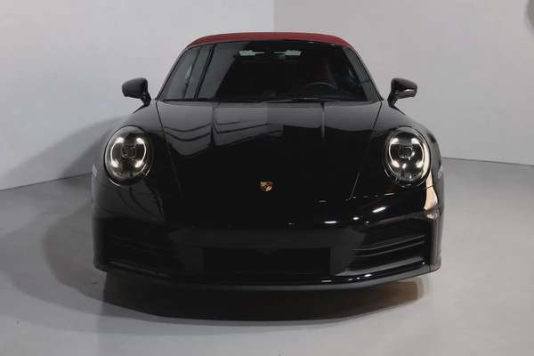 Porsche 911 Carrera 2025 GCC Specs-14000KM-UNDER WARRANTY  SERVICE-PRISTINE CONDITION
