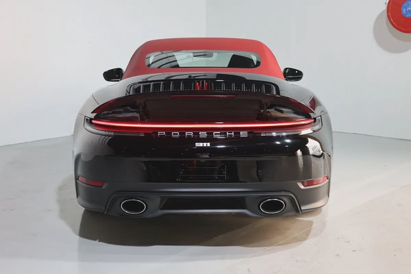 Porsche 911 Carrera 2025 GCC Specs-14000KM-UNDER WARRANTY  SERVICE-PRISTINE CONDITION