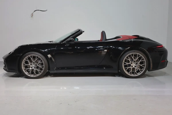 Porsche 911 Carrera 2025 GCC Specs-14000KM-UNDER WARRANTY  SERVICE-PRISTINE CONDITION