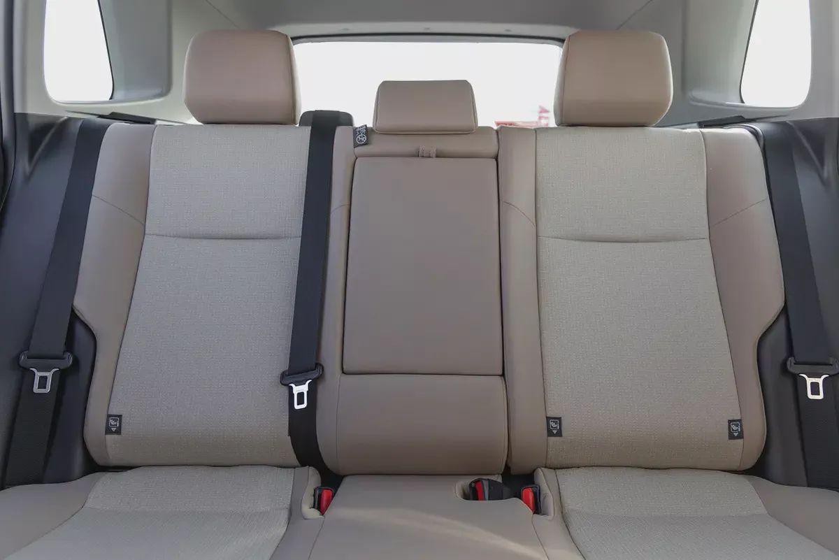 Toyota RAV4 XLE | 2026 | GCC | BRAND NEW | AWD | V4 2.0L | White | (EXPORT)-11-11