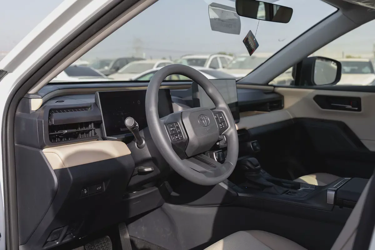Toyota RAV4 XLE | 2026 | GCC | BRAND NEW | AWD | V4 2.0L | White | (EXPORT)-14-14