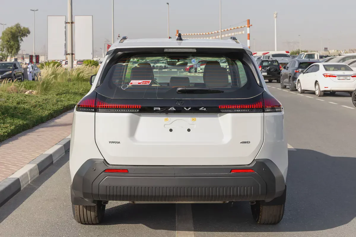 Toyota RAV4 XLE | 2026 | GCC | BRAND NEW | AWD | V4 2.0L | White | (EXPORT)-4-4