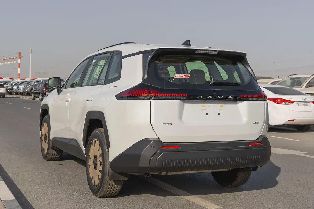 Toyota RAV4 XLE | 2026 | GCC | BRAND NEW | AWD | V4 2.0L | White | (EXPORT)-5-5