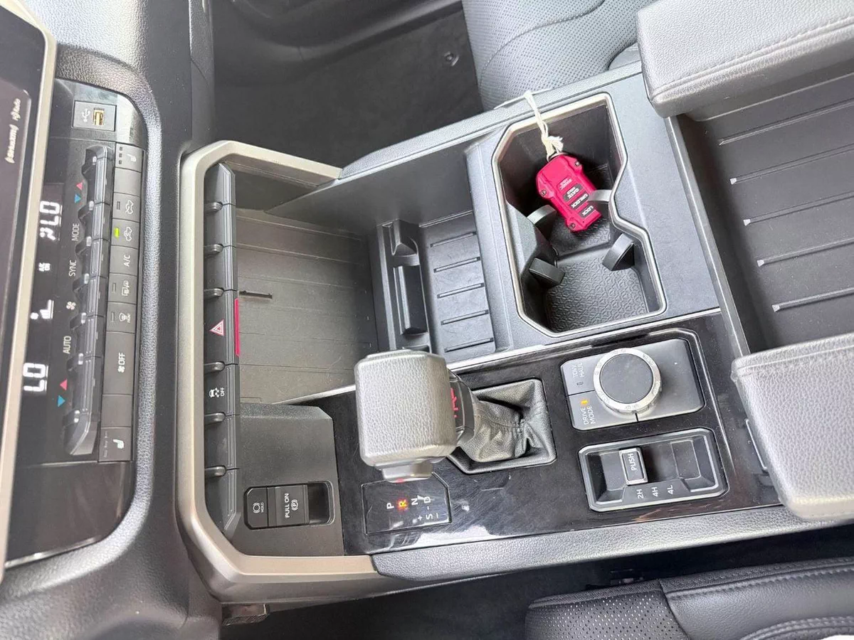 Toyota Tundra SR-8-0